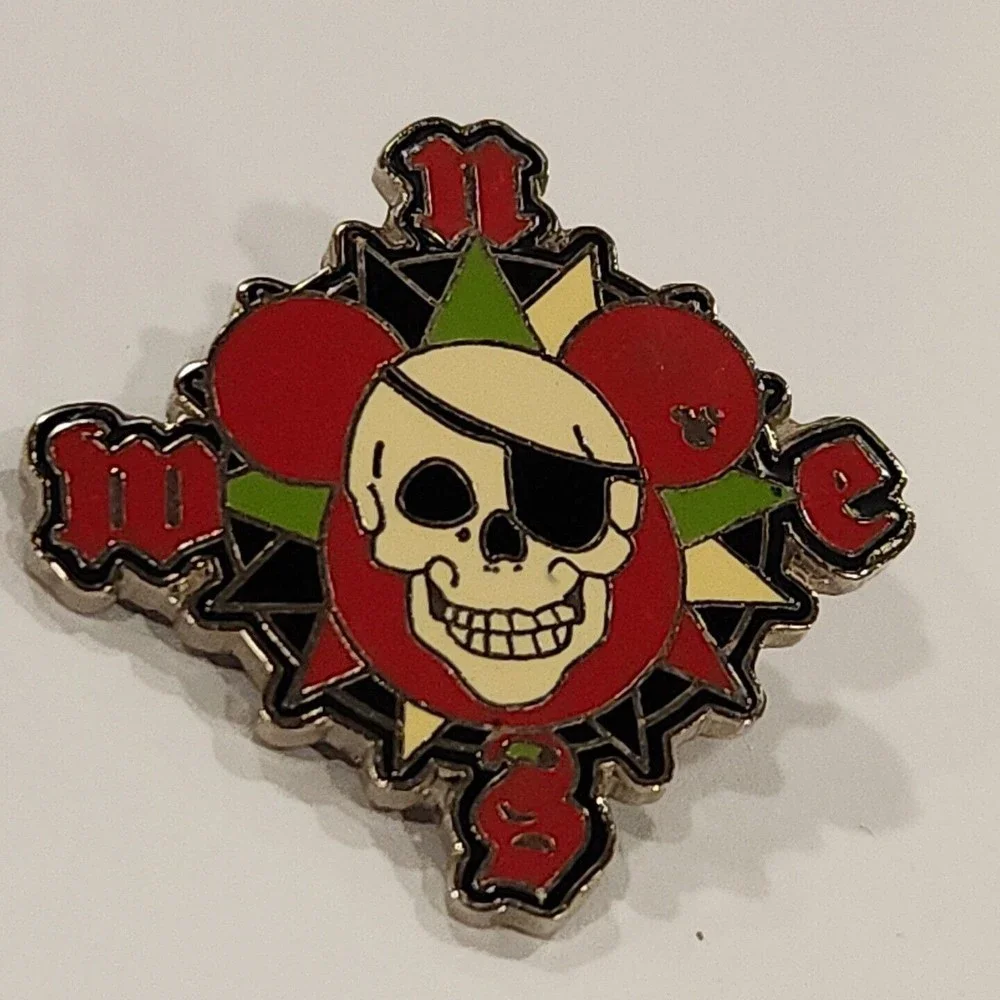 Disney Pin‎ Pirates of the Caribbean Skull Compass AP Artist Proof LE 00050